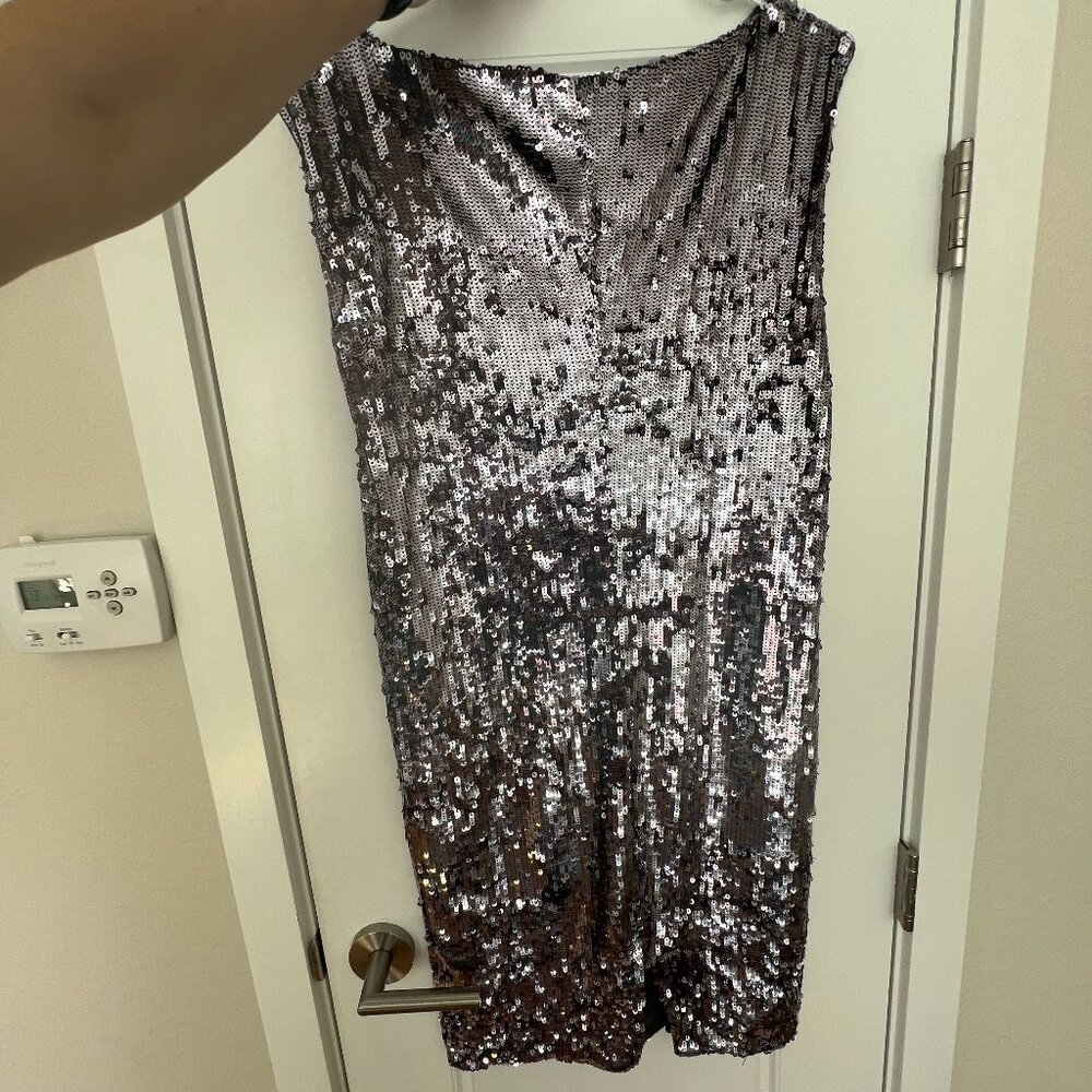 Alice and Olivia Silver Sequin Dress size M - Picture 4 of 5